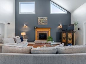 204 Old Farm Rd, Leominster MA 01453