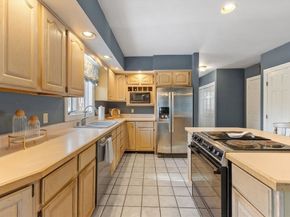 204 Old Farm Rd, Leominster MA 01453