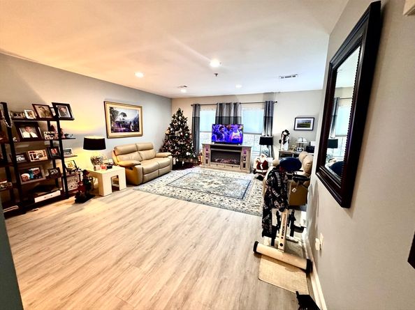 906 Alder Way 906, North Andover MA 01845