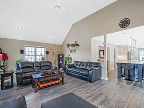 16 Heron Ln, Hopedale MA 01747