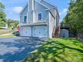 16 Heron Ln, Hopedale MA 01747