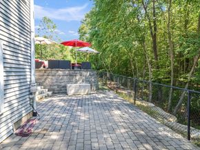 16 Heron Ln, Hopedale MA 01747