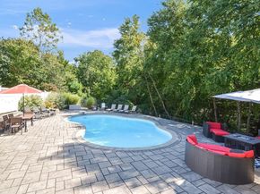 16 Heron Ln, Hopedale MA 01747