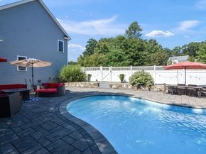 16 Heron Ln, Hopedale MA 01747