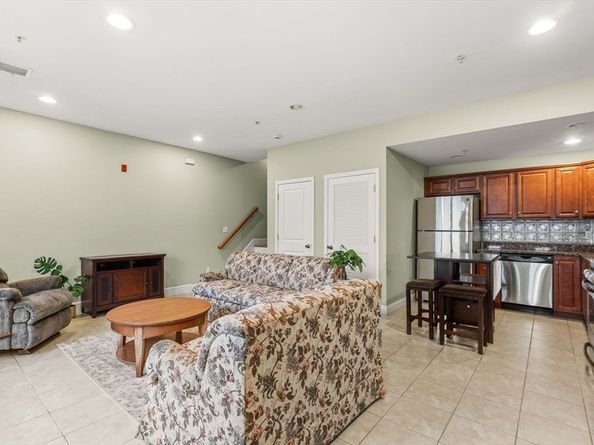 910 Saratoga Street 5, Boston MA 02128