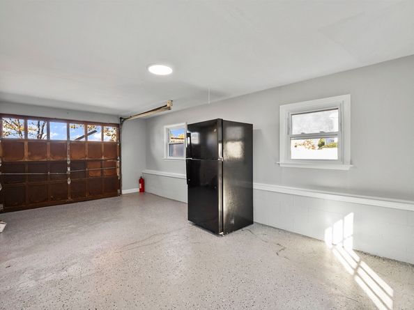 27 Hodgkins Rd, Rockport MA 01966