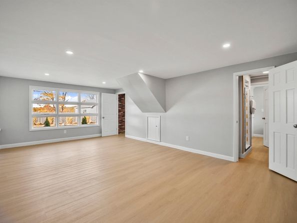 27 Hodgkins Rd, Rockport MA 01966