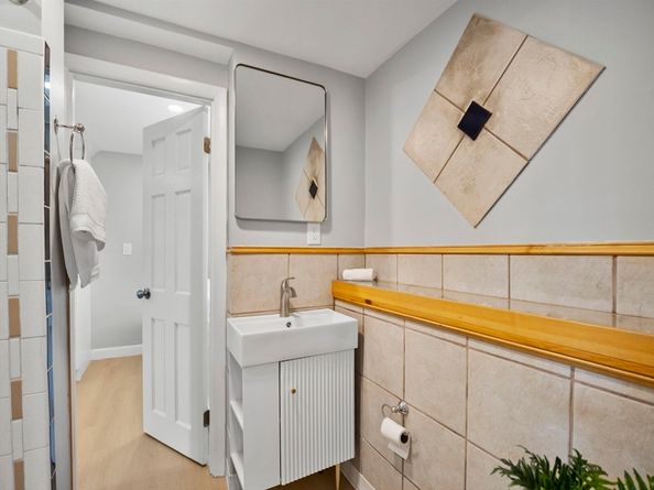 27 Hodgkins Rd, Rockport MA 01966