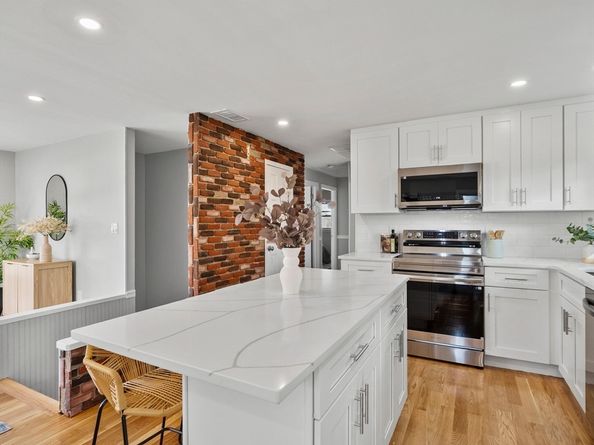 27 Hodgkins Rd, Rockport MA 01966