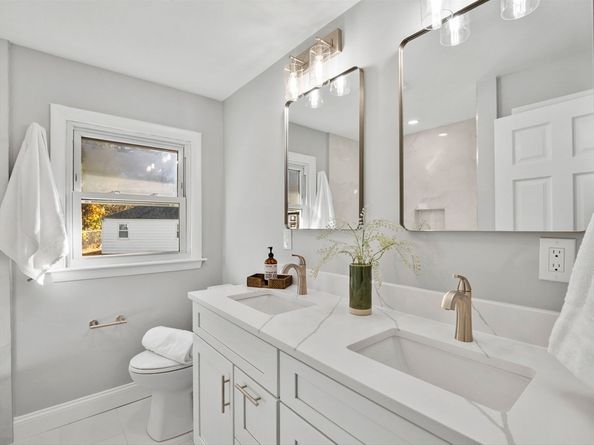 27 Hodgkins Rd, Rockport MA 01966