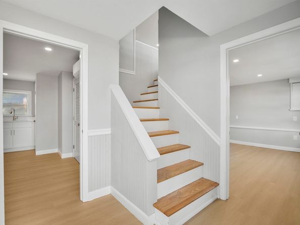 27 Hodgkins Rd, Rockport MA 01966