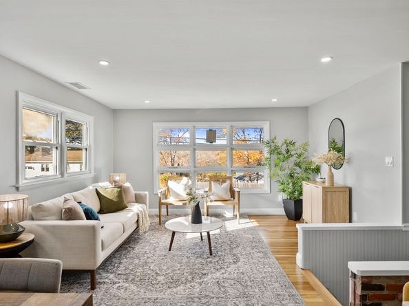 27 Hodgkins Rd, Rockport MA 01966