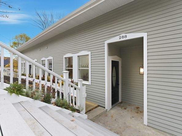 288 Grove St 288, Clinton MA 01510