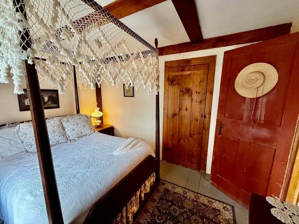 285 Brookfield Rd, Sturbridge MA 01518