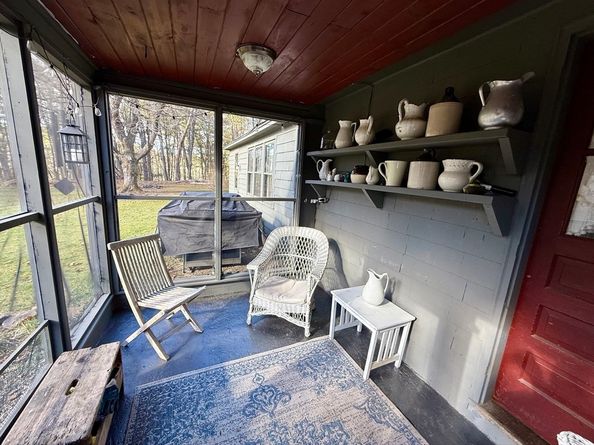 285 Brookfield Rd, Sturbridge MA 01518