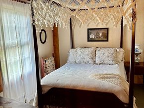 285 Brookfield Rd, Sturbridge MA 01518