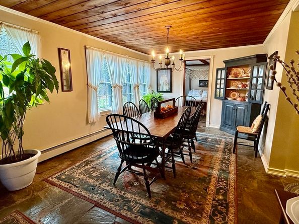 285 Brookfield Rd, Sturbridge MA 01518