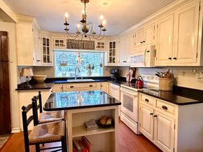 285 Brookfield Rd, Sturbridge MA 01518