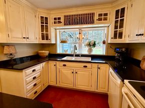285 Brookfield Rd, Sturbridge MA 01518