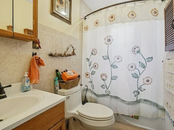 55 Standish St, Worcester MA 01604