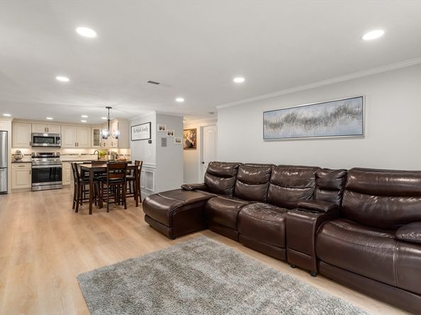 596 Boston Post Rd E 23, Marlborough MA 01752