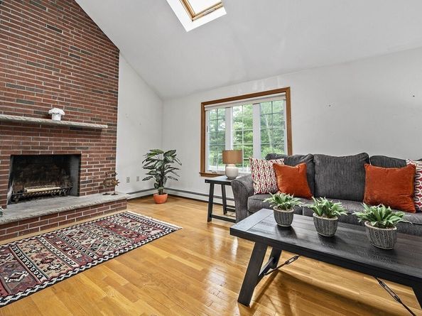 15 Kensington Dr, Canton MA 02021