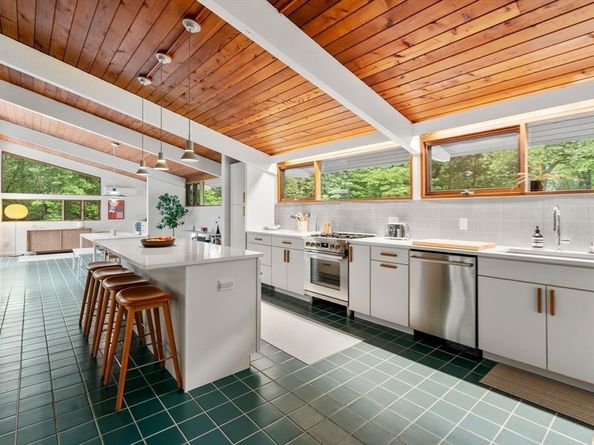 43 Willowdale Rd, Topsfield MA 01983