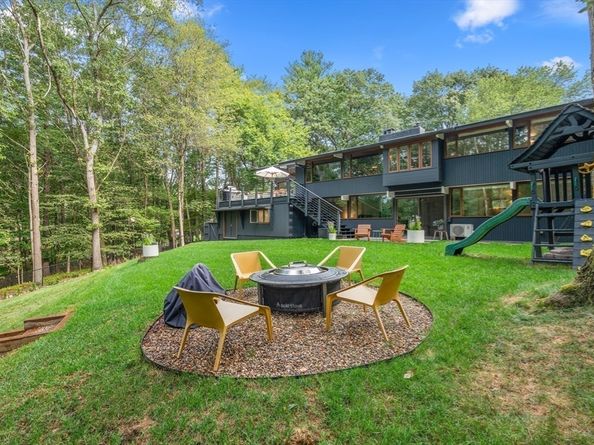 43 Willowdale Rd, Topsfield MA 01983