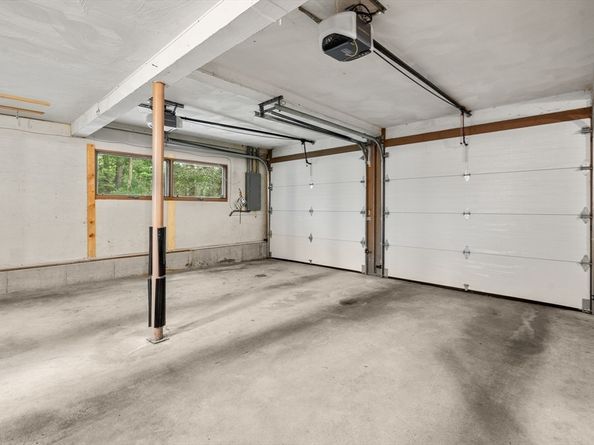 43 Willowdale Rd, Topsfield MA 01983