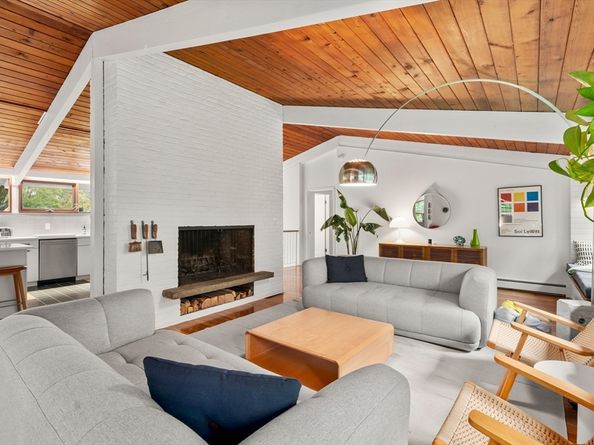 43 Willowdale Rd, Topsfield MA 01983