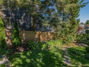 29 High St, Marblehead MA 01945