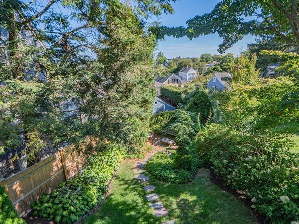 29 High St, Marblehead MA 01945