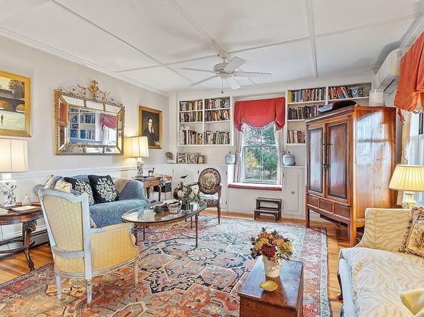 29 High St, Marblehead MA 01945