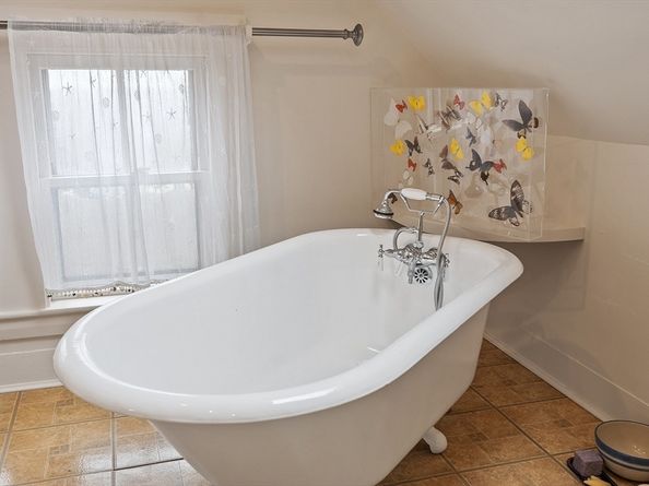 29 High St, Marblehead MA 01945