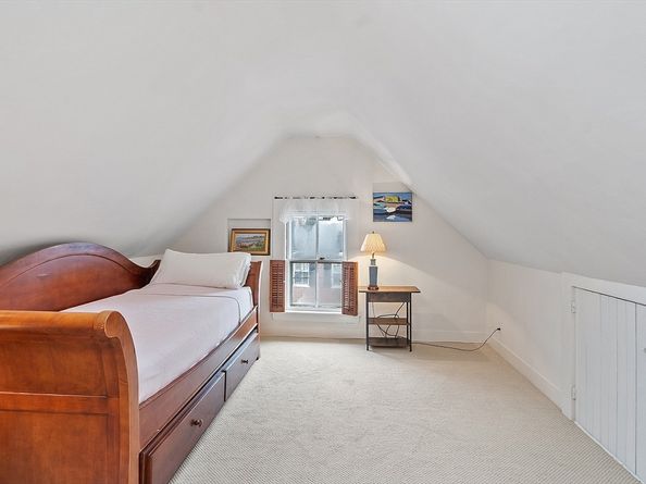 29 High St, Marblehead MA 01945