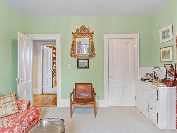 29 High St, Marblehead MA 01945