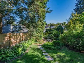 29 High St, Marblehead MA 01945