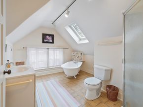 29 High St, Marblehead MA 01945