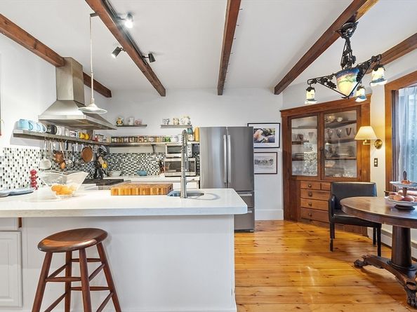 29 High St, Marblehead MA 01945