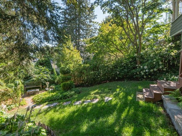 29 High St, Marblehead MA 01945