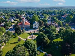 23 Ash St, Clinton MA 01510