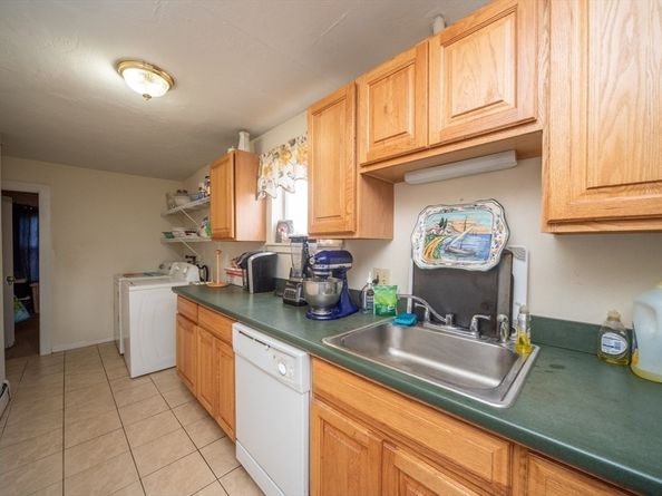 23 Ash St, Clinton MA 01510