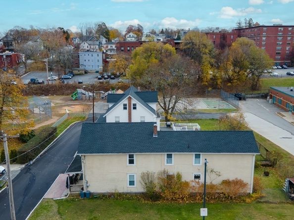 23 Ash St, Clinton MA 01510