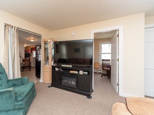 23 Ash St, Clinton MA 01510