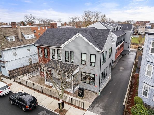 123-125 Centre St TH4, Boston MA 02124