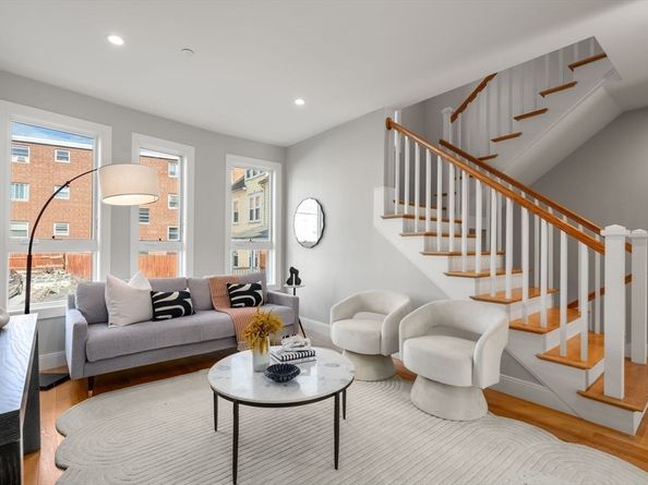 123-125 Centre St TH4, Boston MA 02124