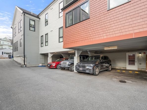 123-125 Centre St TH4, Boston MA 02124