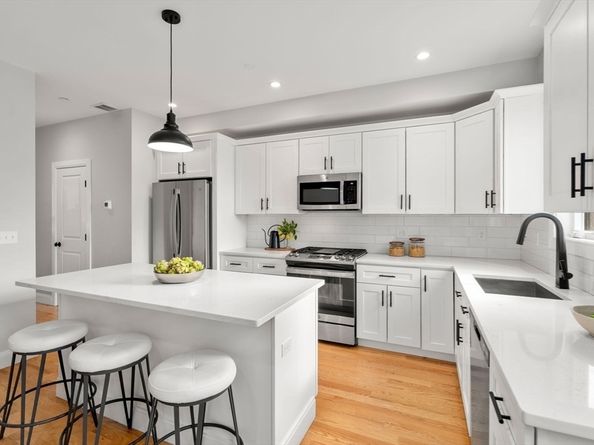 123-125 Centre St TH4, Boston MA 02124