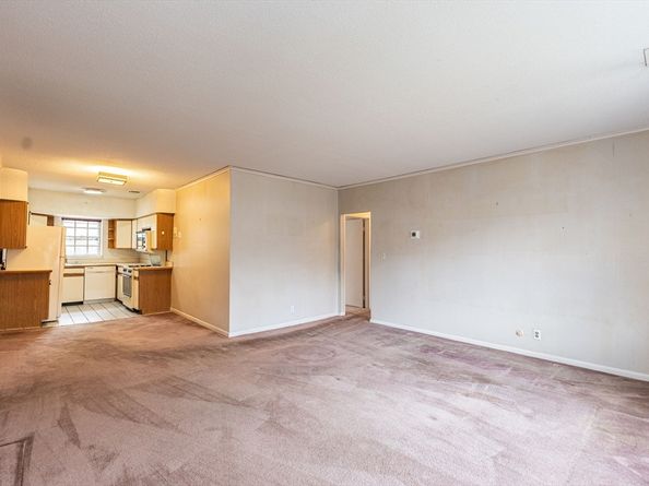 108 Lake Shore Rd 4, Boston MA 02135