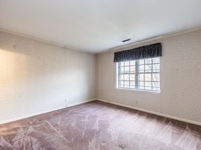 108 Lake Shore Rd 4, Boston MA 02135